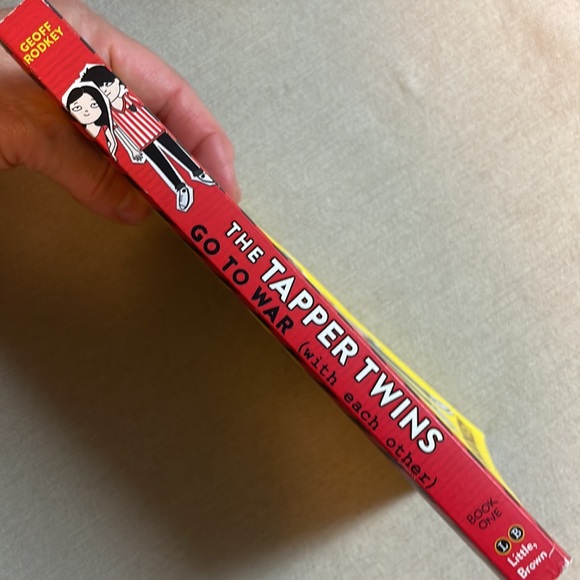 📚2/$6 The Tapper Twins Go to War (with Each Other) #1 in Series - Picture 3 of 12